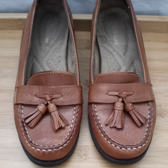 Naturalizer Shoes - Picture 2 of 7